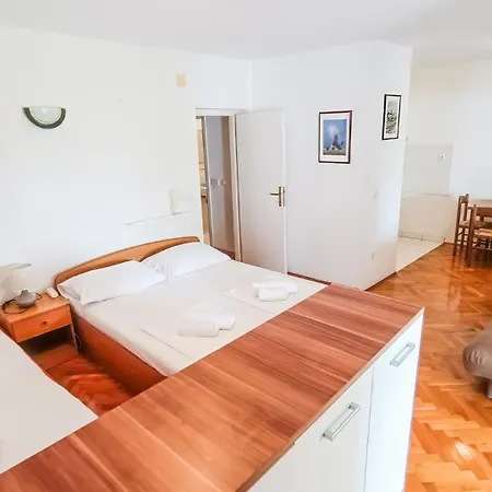 Rozita Apartament *