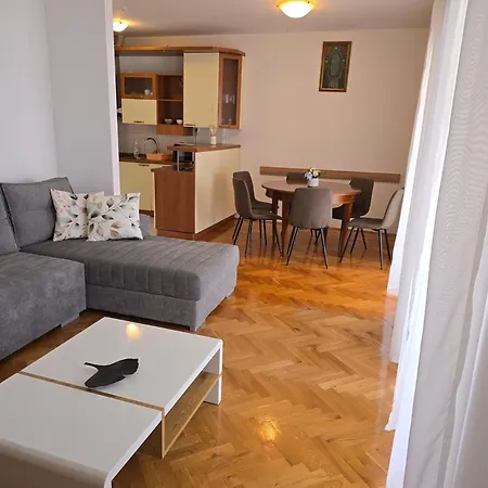 Rozita Apartament *