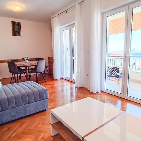 Huanita Apartment *