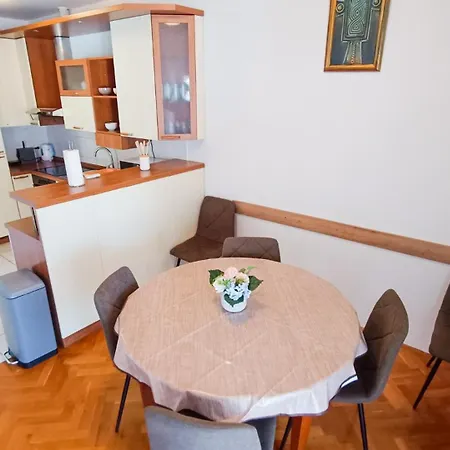Huanita Apartment *
