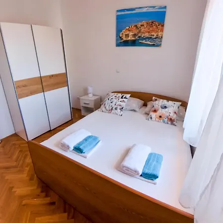 Huanita Apartment *